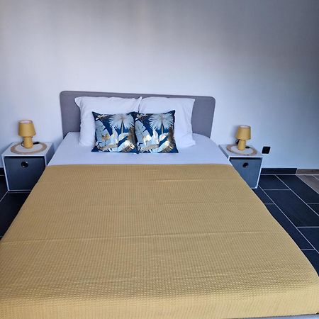 Grand Studio 2 Personnes Saint-Amand-Montrond Exterior photo
